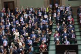 Tak głosowali małopolscy parlamentarzyści w obronie dobrego imienia św. Jana Pawła II