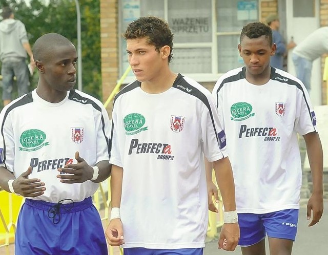 Przez kilka sezonów jedynym zagranicznym zawodnikiem w Słubicach był Ousmane Sylla (pierwszy z lewej). W zimie Gwinejczyk zmienił barwy klubowe, ale w Polonii zostali Brazylijczycy De Paula Felipe (w środku) i Jamaica