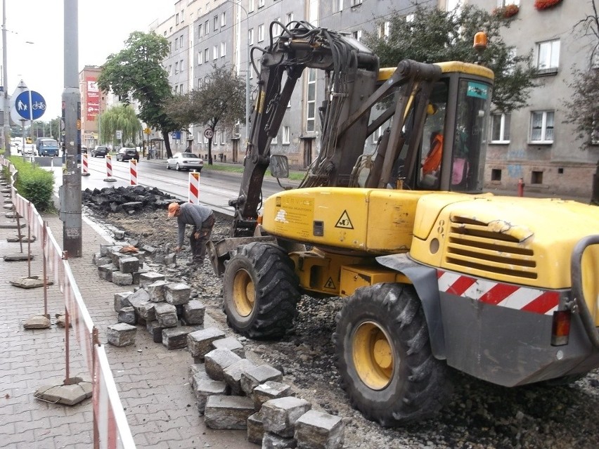 Wrocław: Budują przystanek wiedeński przy Hubskiej. Utrudnienia w ruchu (ZDJĘCIA)