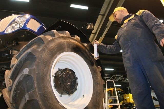 Zobacz, jak pucują eksponaty na targi AGROTECH