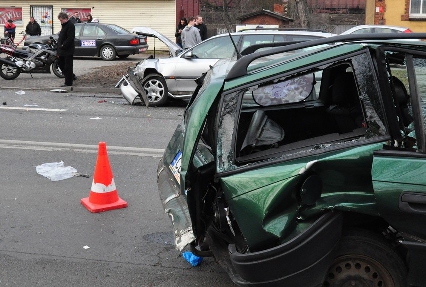 Wypadek dwóch aut na ul. Grunwaldzkiej w Bydgoszczy