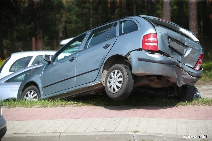 Stalowa Wola. Wypadek na ulicy Przyszowskiej. Pasażer skody został ranny (ZDJĘCIA)