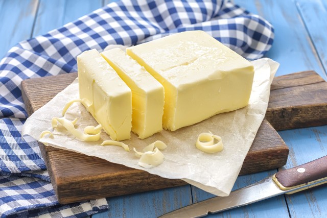 Największym zaskoczeniem jest fakt, że art. tłuszczowe potaniały o 3,9 proc. rdr. Ceny masła zmniejszyły się o 21,6 proc. Produkty z tej kategorii długo były jednymi z najsilniej drożejących.