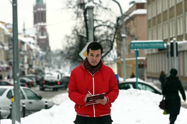 "Dowód tożsamości" to  próba odpowiedzi na pytanie dlaczego Białystok jest miastem szczególnym, magicznym, wciąż wywierającym wpływ na tych, którzy je opuścili. Projekt będzie miał formę wywiadów prasowych.