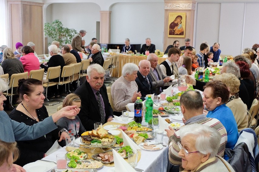 Białystok. Eleos oraz Bractwo św. Mikołaja przygotowały śniadania wielkanocne (zdjęcia)