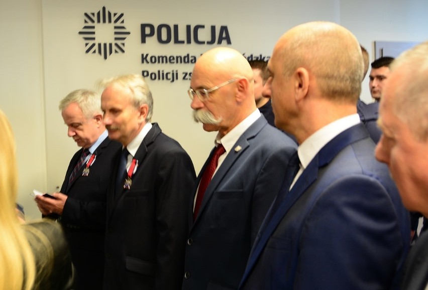 Ostrów Mazowiecka. Starosta Zbigniew Chrupek z Brązowym Medalem za Zasługi dla Policji.