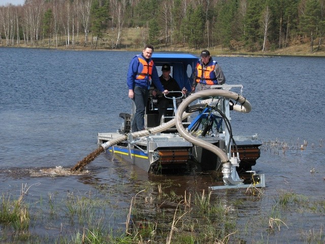 Pokaz szwedzkiej wielofunkcyjnej maszyny do prac na jeziorach i stawach