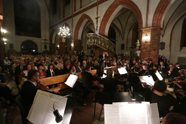 Orkiestra słupskiej filharmonii we wtorek, 19 grudnia, zagra koncert na rzecz Hospicjum Miłosierdzia Bożego. Zaśpiewają też cztery słupskie chóry. W programie kolędy i pastorałki.