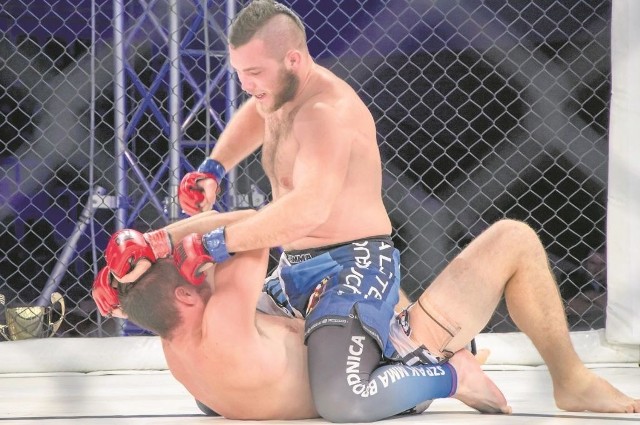 Brodniczanin Majkel Pawłowski wygrał walkę już w I rundzie.
