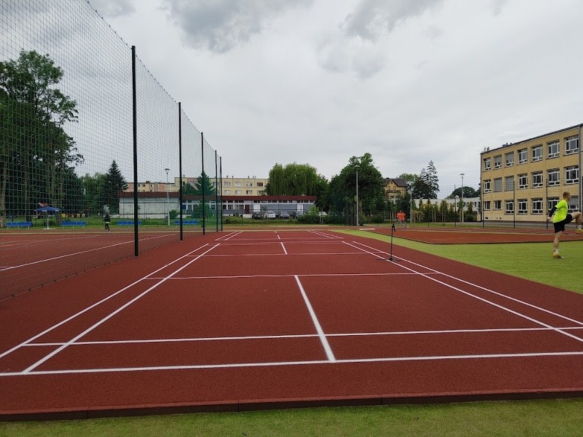 Nowy kompleks sportowy w Niemodlinie uroczyście otwarty.