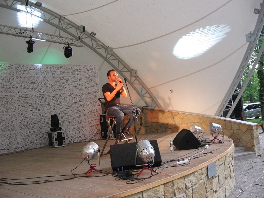 Wokalista Mateusz Mijal wystąpił w piątek w Radomiu, gdzie kręcił jeden z teledysków 