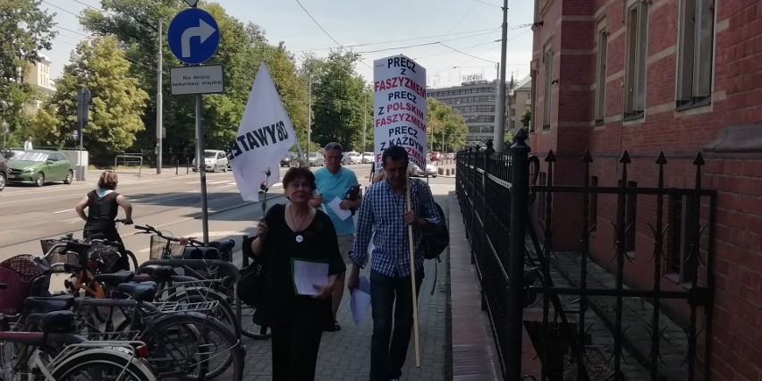 Protest Obywateli RP przed wrocławską Prokuraturą Okręgową....