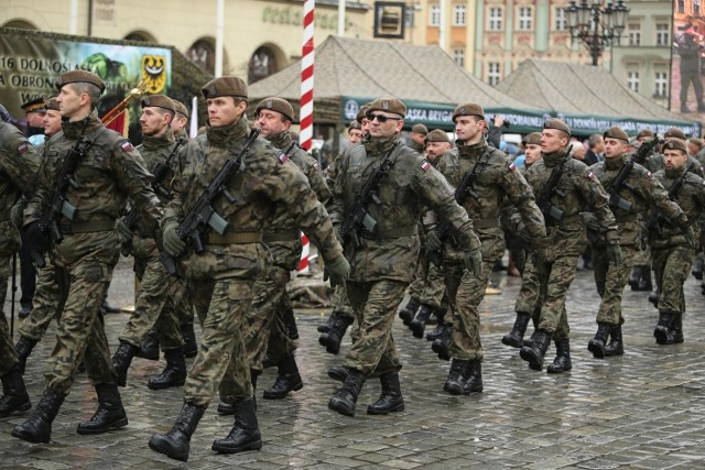 Żołnierze otrzymają podwyżki w marcu 2022, ale z wyrównaniem od stycznia.