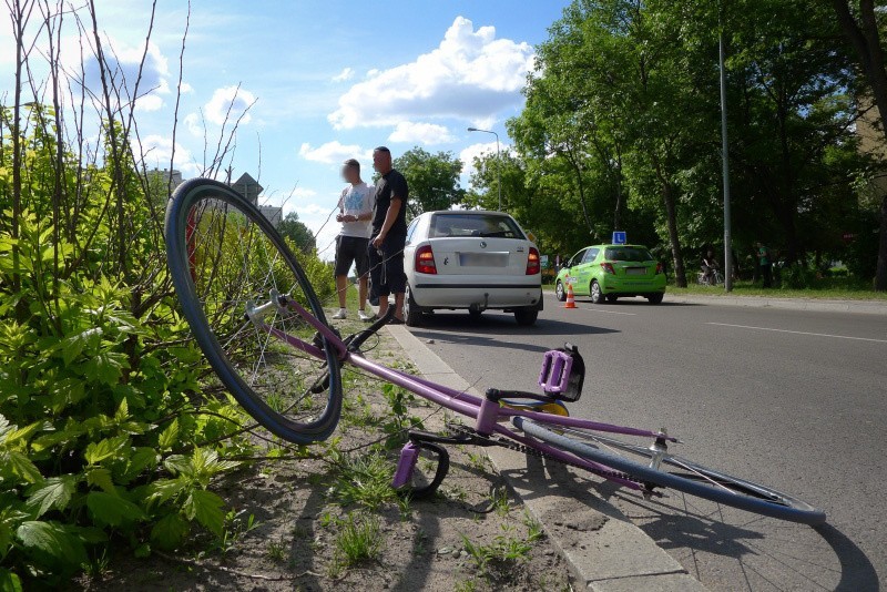 Potrącenie na Zwierzynieckiej. Rowerzystka w szpitalu [FOTO]