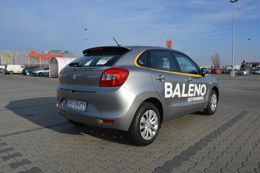 Suzuki baleno – przestronny hatchback z małymi silnikami