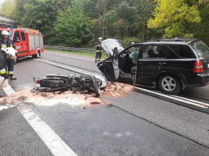 Tragiczny wypadek w Małej Karczmie 26.09.2020 r. Samochód zderzył się z motocyklem. Nie żyje jedna osoba