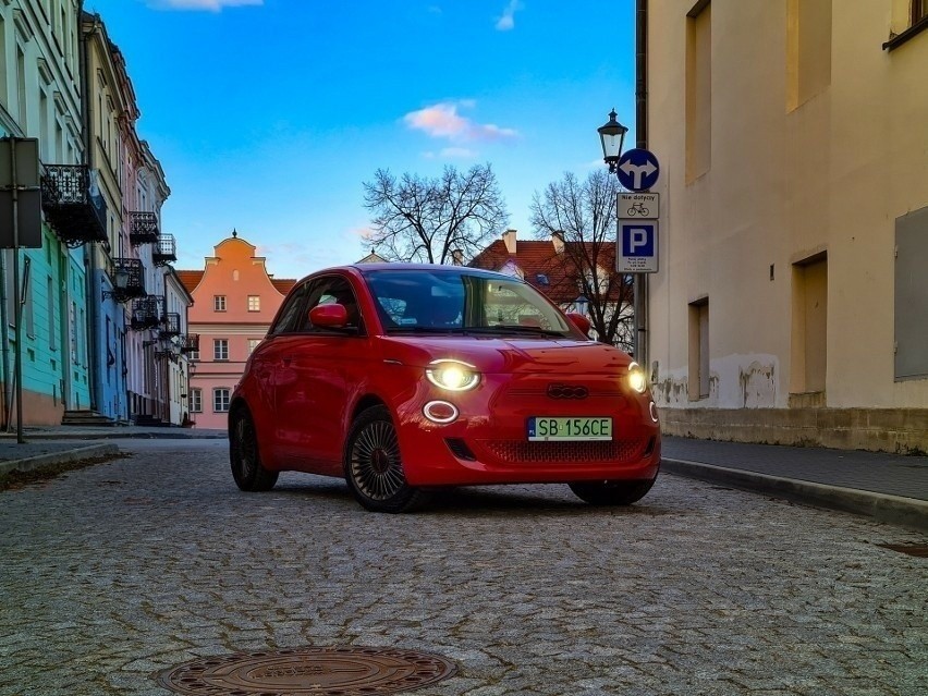 Fiat 500e cabrio - ocena 2,5 - zasięg oficjalny 300 km/...