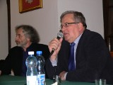 Bronisław Komorowski, były prezydent Polski w Sandomierzu uczestnikiem debaty społecznej w Ratuszu. Mówił o ludowych kieckach  i demokracji