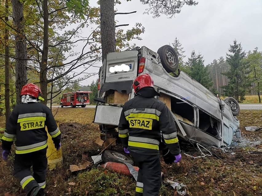 Wypadek koło Zaklikowa. Samochód dachował w rowie, kierowca wydmuchał 2,5 promila alkoholu (ZDJĘCIA)