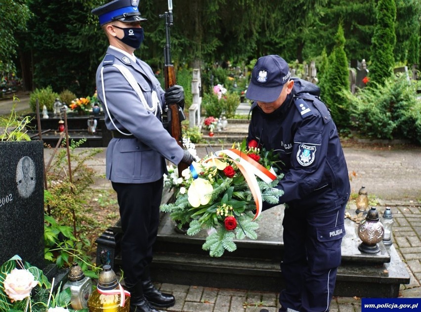 W 19. rocznicę śmierci Marka Cekały policjanci oddali mu...