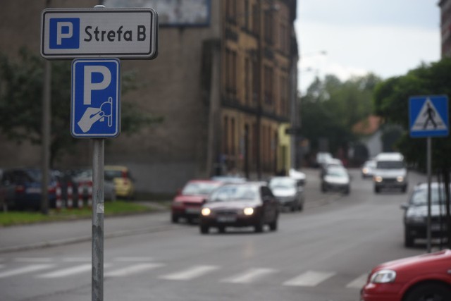 Obecnie pozostawienie samochodu w płatnej strefie w Katowicach na cały dzień oznacza koszt 17,20 zł.