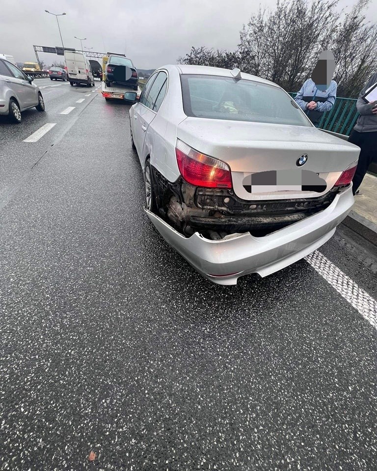 Zderzenie na A4 pod Krakowem. BMW i tir. Mogą występować utrudnienia