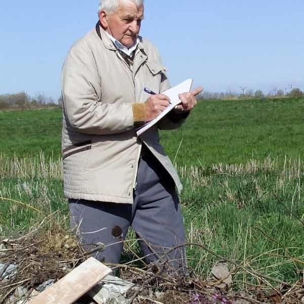 - Na razie tylko notuję, kto nielegalnie pozbywa się śmieci. Wkrótce takie zdarzenia będę także dokumentował kamerą - mówi Zbigniew Marchut.