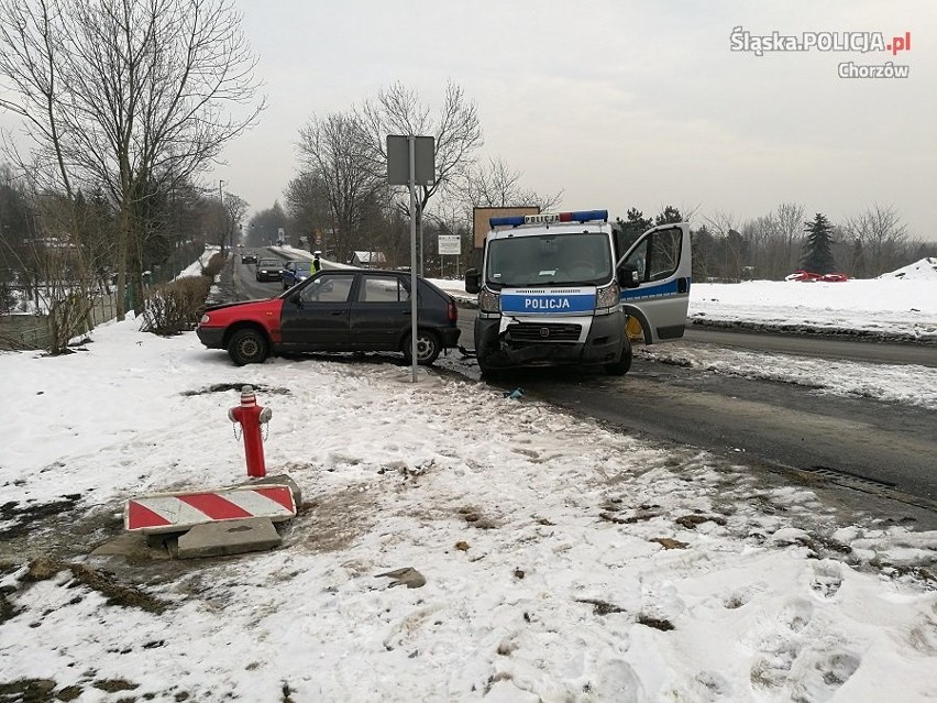 Policja Chorzów: kierowca staranował radiowóz