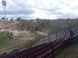 Nowy stadion w Szczecinie. Wieści z przebudowy: prace fundamentowe, rozbiórka i testy oświetlenia [ZDJĘCIA]