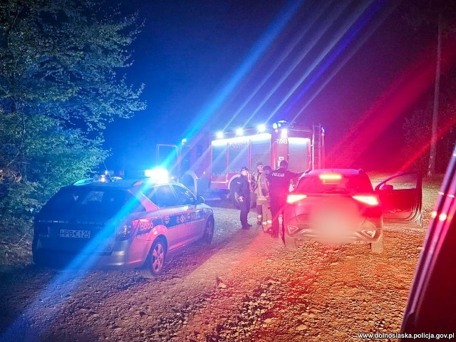 Zaginionej pary z 5-letnim dzieckiem szukali kamiennogórscy policjanci, strażacy z Kamiennej Góry i Marciszowa, Straż Leśna oraz ratownicy GOPR.