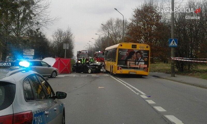 Wypadek przy ul. Zygmuntowskiej w Gliwicach jest tragiczny....