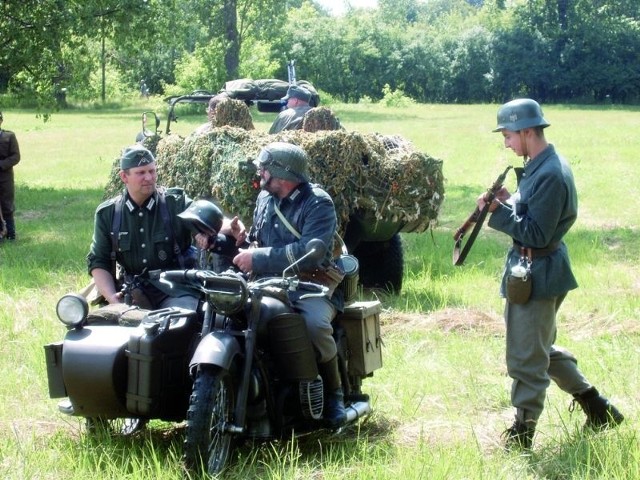 Efektowną inscenizację przygotowuje Grupa Rekonstrukcji Historycznej Towarzystwa Przyjaciół 9 Pułku Strzelców Konnych