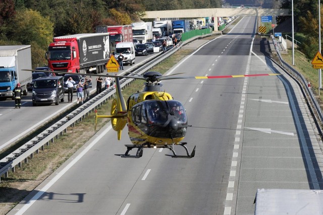 Wypadek na A4 pod Wrocławiem. Dzisiaj to już drugi w tym samym miejscu. Trzy osoby ranne. Interwencja LPR. Zdjęcie ilustracyjne 