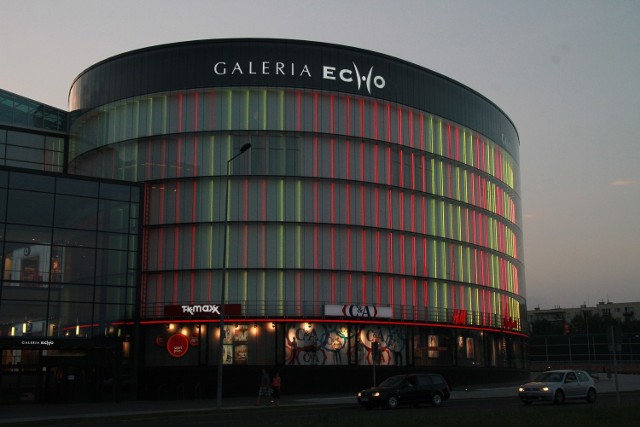 Od piątku, 29 czerwca, do niedzieli, 1 lipca, elewacja kieleckiej Galerii Echo, z okazji Święta Kielc będzie żółto-czerwona.