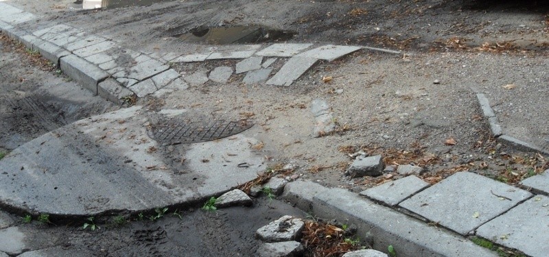 Dziś prezentujemy zdjęcia zniszczonych chodników, które...