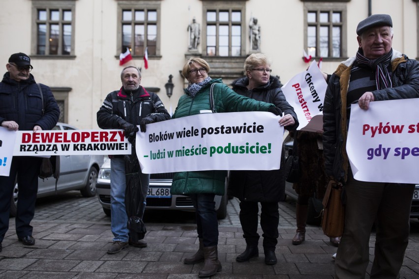 Radni chcą wyjaśnień w sprawie chaotycznej zabudowy Krakowa. Odbyła się nadzwyczajna sesja