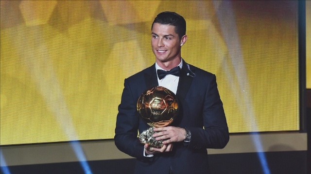 Cristiano Ronaldo po raz drugi z rzędu otrzymał Złotą Piłkę.