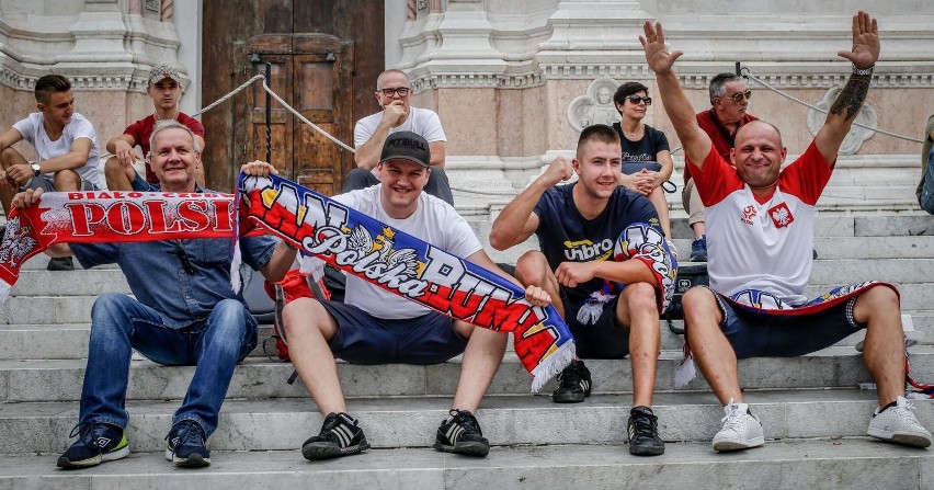 Polscy kibice w Bolonii przed meczem z Włochami [ZDJĘCIA]