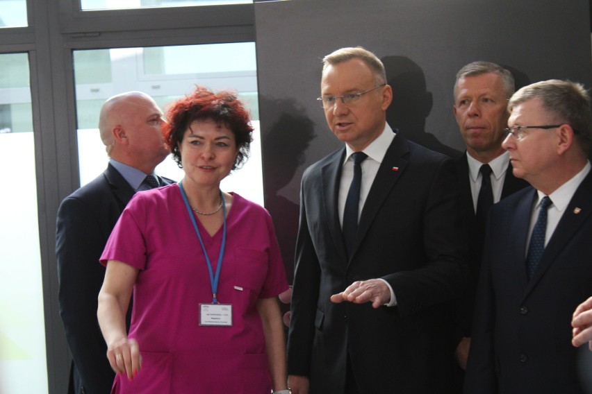 Wizyta prezydenta RP Andrzeja Dudy w szpitalu rehabilitacyjnym w Radziszowie. Zwiedzał nowy budynek i oglądał najnowocześniejsze wyposażenie