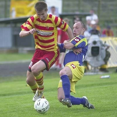 Być może Michał Trzeciakiewicz (przy piłce), podobnie jak Paweł Sobolewski, przeniesie się z Białegostoku do Kielc