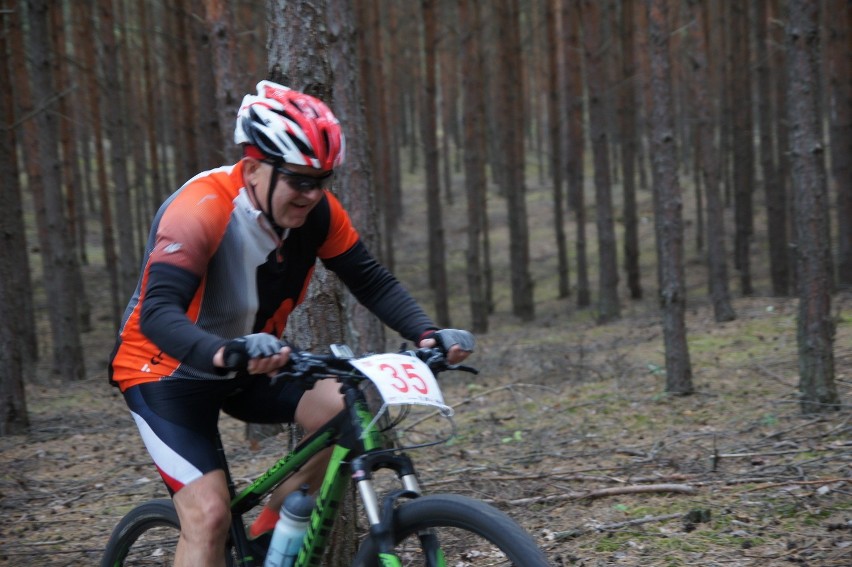 Las w Czerwieńsku przyjął prawie setkę kolarzy