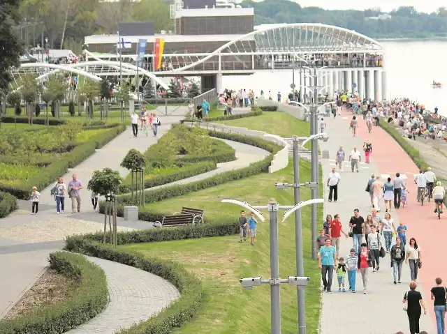 Duże wrażenie na przybyszach i turystach robią odnowione włocławskie bulwary nad Wisłą. Samo położenie nad królową polskich rzek już jest sporą korzyścią miasta