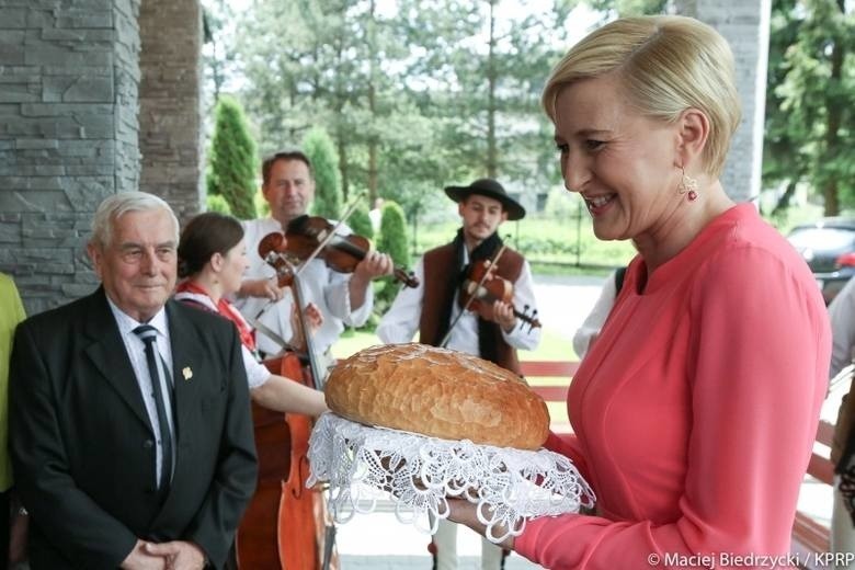 Dyskusja na temat wynagrodzeń pierwszej damy trwa od lat....