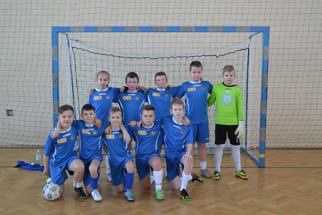  Drużyna żaków z Akademii Piłkarskiej w Stalowej Woli zajęła pierwsze miejsce w Rudniku.