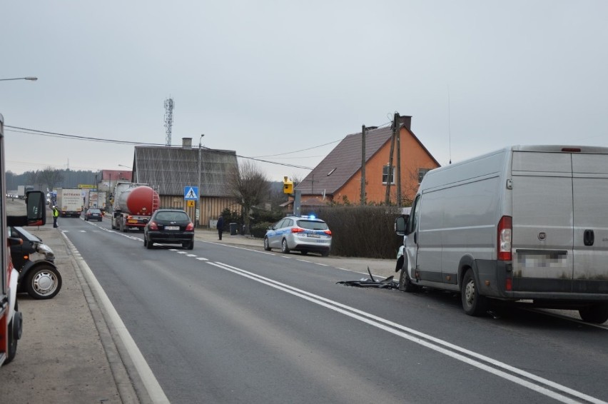 Wypadek w miejscowości Rychnowy.  Kierowca Smarta w szpitalu