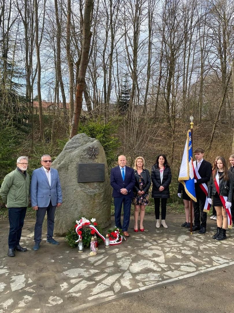 Obelisk poświęcony pamięci rodziny Szewczyków, która...