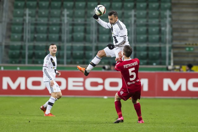 W rundzie jesiennej Legia przegrała z Piastem w Gliwicach 1:2. Wiosną przy Łazienkowskiej było 1:1.