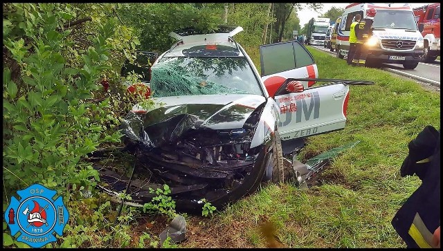 Na miejscu zdarzenia pracowało kilka zastępów straży pożarnej, 4 zespoły ratownictwa medycznego i policja.