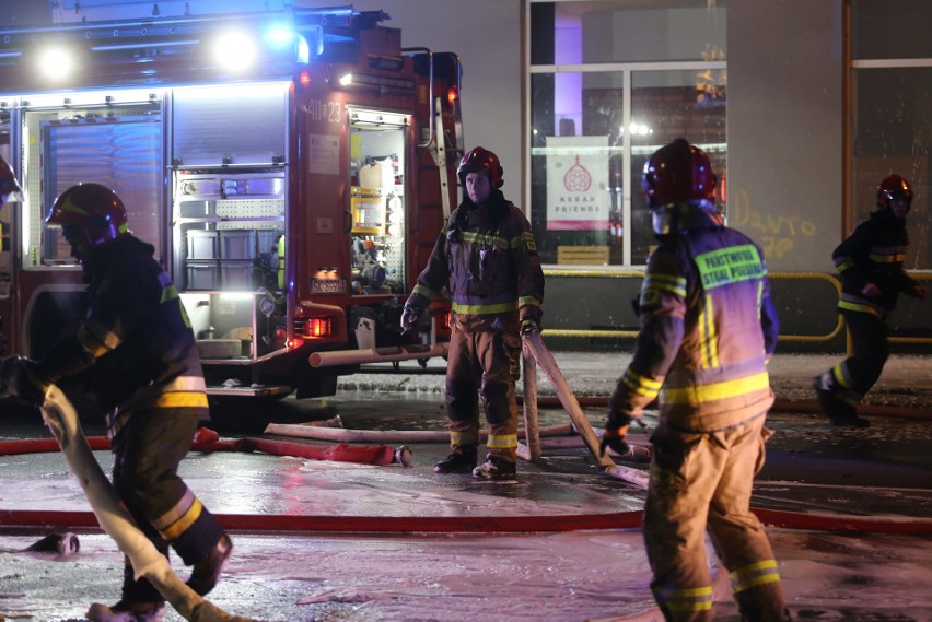 Pożar kamienicy w Bytomiu: ewakuowano 12 mieszkańców....