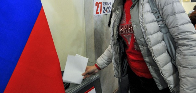 W lokalach wyborczych prowadzone są głosowania w referendum w sprawie przyłączenia kontrolowanych przez Rosję regionów Ukrainy do Rosji